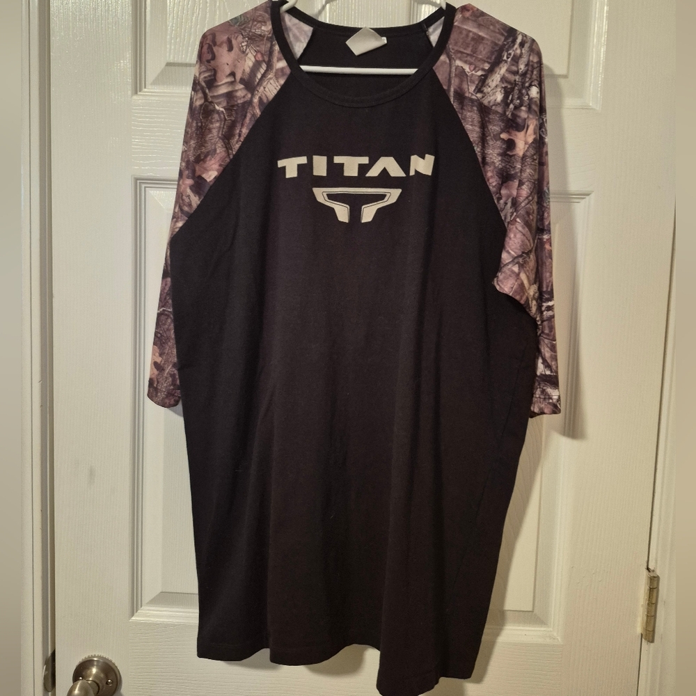 Titan Men's Black/Camo Raglan Shirt